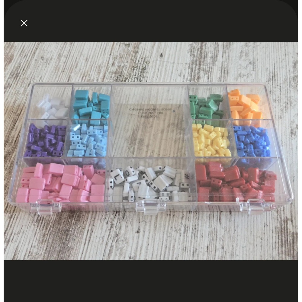 Creatology Tile Bead Box Kit Assorted Color 2 Hole Beads Alphabet Letter Cubes